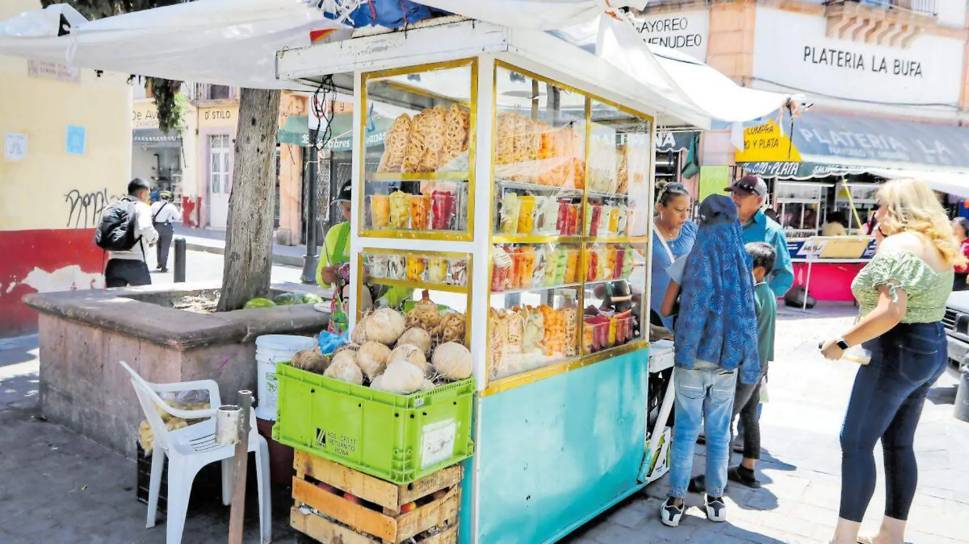 Personas en el centro de Zacatecas